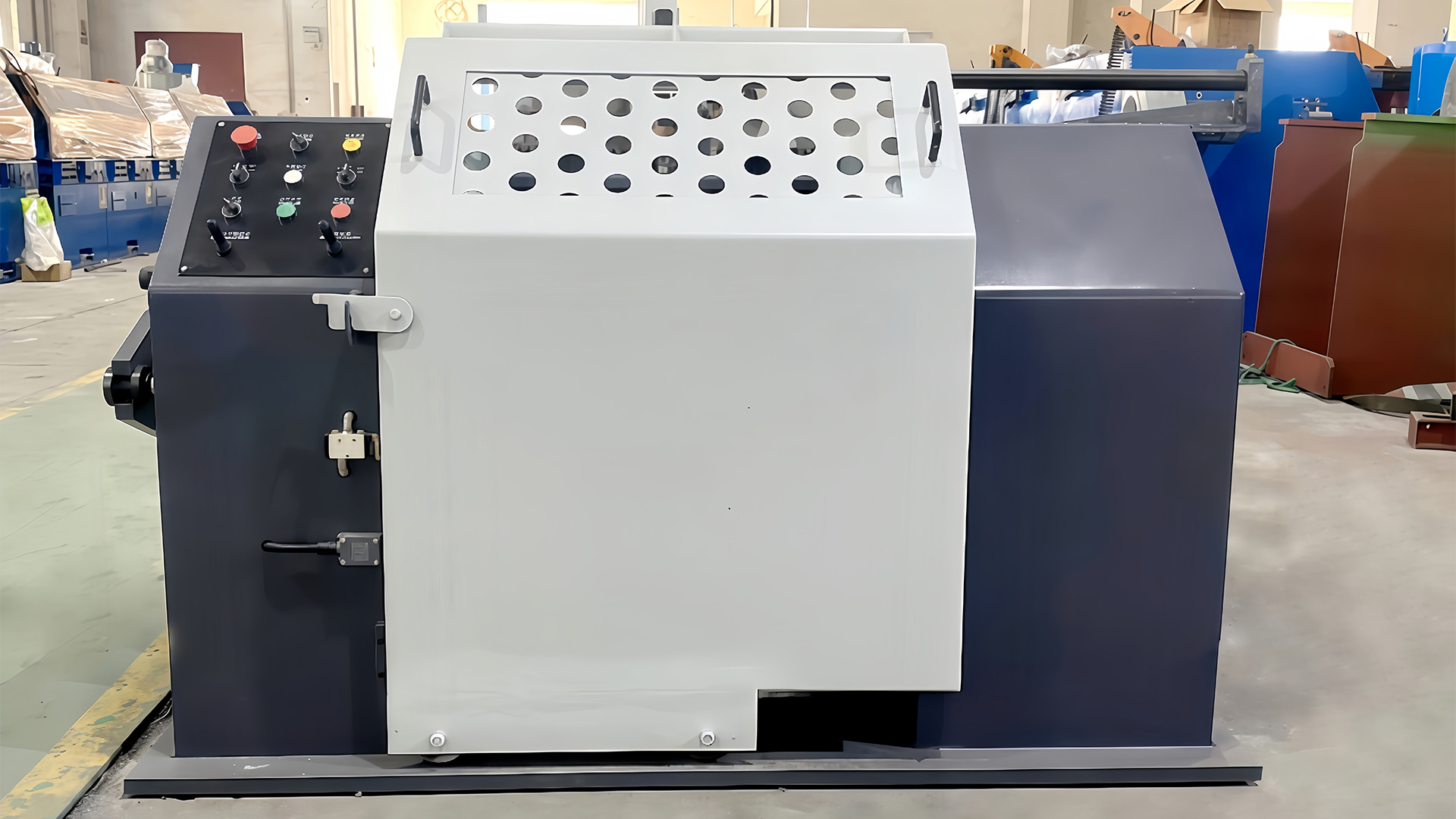 Hoe draagt het ontwerp van de omgekeerde draadtekeningmachine bij aan een betere afwerking van de draadoppervlak en de verminderde oxidatie tijdens het tekenproces?